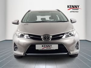 Toyota Auris 1.4 D-4D AURA TS 4DR - Image 2