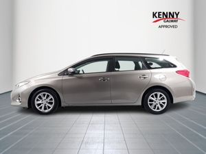 Toyota Auris 1.4 D-4D AURA TS 4DR - Image 4