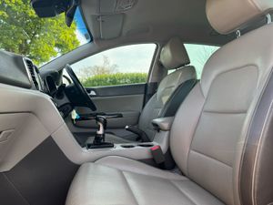 181 KIA SPORTAGE 1.7 PLATINUM PLUS BIG SPEC €90P/W - Image 3