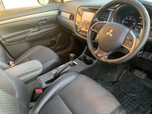 Mitsubishi Outlander 2016 4WD Auto Diesel 7 Seater - Image 4