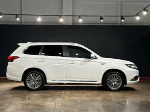 Mitsubishi Outlander 2.4 AUTOMATIC HYBRID - ALLOY - Image 3