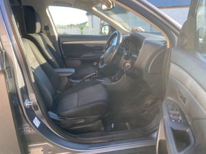 Mitsubishi Outlander 2016 / 4WD - Finance Arranged - Image 3