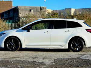 Toyota Corolla Touring Hybrid - Image 3