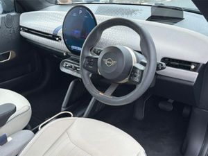 Mini Cooper Cooper SE - Image 4