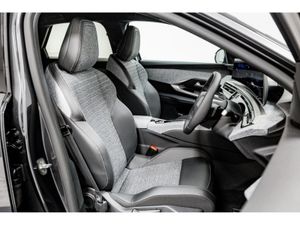 Peugeot 3008 Allure Hybrid Auto 145HP - Image 4