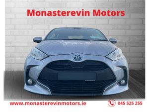 Toyota Yaris HYBRID LUNA AUTO 4DR - Image 2