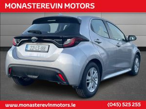 Toyota Yaris HYBRID LUNA AUTO 4DR - Image 4