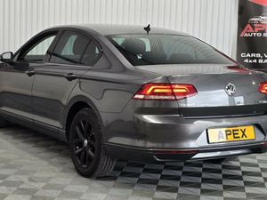 Volkswagen Passat DIESEL SALOON - Image 3