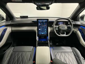 Ford Explorer Premium 77kWh Extended Range - Image 3