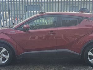 2019 Toyota CH-R S LED Auto - Image 4