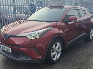 2019 Toyota CH-R S LED Auto - Image 2