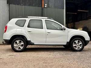 Dacia Duster 2016 one owner from new immaculate - Image 3