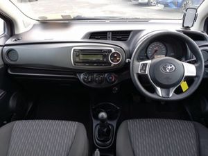 Toyota Yaris 1.0 VVT-i Sport - Image 3