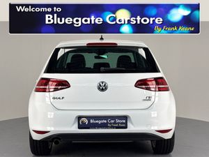 Volkswagen Golf **MULTIFUNCTIONAL STEERING WHEEL** - Image 4