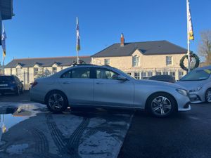 171 Mercedes E220. As New - Image 4