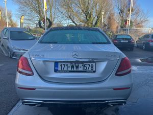 171 Mercedes E220. As New - Image 3