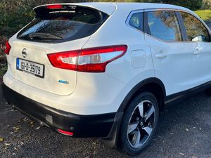 Nissan Qasqai  Artic white - Image 4