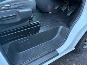 Opel Vivaro 2.0 Diesel Manual 9 Seater - Image 2