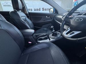 131 Kia Sportage 1.7D Low Miles High Spec - Image 2