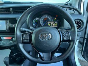 Toyota Yaris 1.5 HYBRID // NEW 2 YEAR NCT // REVER - Image 4