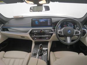 BMW 5-Series 530e M Sport Saloon - Image 4