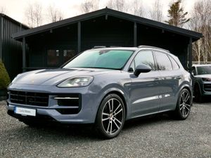 2025 Porsche Cayenne E-Hybrid HIGH SPEC - Image 3