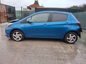 162 Toyota Yaris  Hybrid  Automatic - Image 3