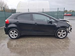 152 Kia Rio   light Front Damage - Image 3