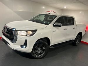 Toyota Hilux 2.4 DOUBLE CAB SR5 4DR - Image 3