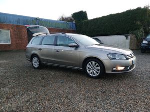 Mint Volkswagen Passat 2014 - Image 2