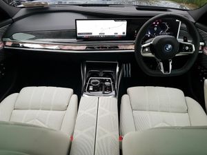 BMW 7-Series G70 M760e xDrive - Image 4