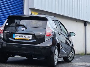 Toyota Aqua Hybrid - Image 3