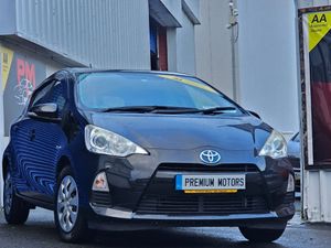 Toyota Aqua Hybrid - Image 2