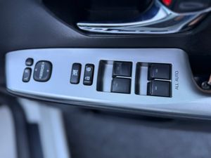 2016 Toyota Prius 7 Seater 1.8 Hybrid Automatic - Image 3