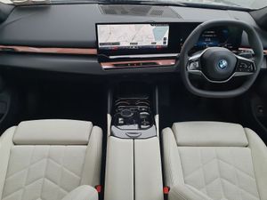 BMW i5 eDrive40 Sport Edition - Image 4