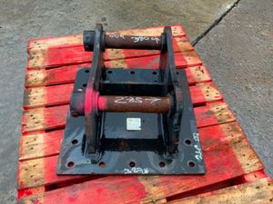 HAMMER / BREAKER CRADLE.....65mm PINS.....389f. - Image 3