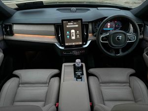 Volvo XC90 T8 ULTRA OPEN PAN ROOF - Image 2