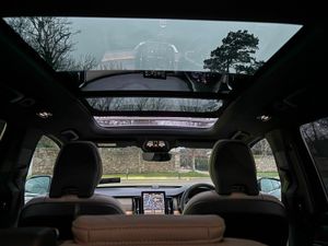 Volvo XC90 T8 ULTRA OPEN PAN ROOF - Image 3