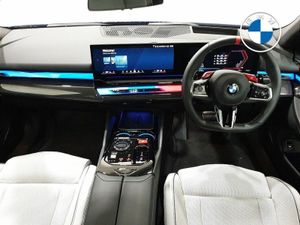 BMW M5 Saloon - Image 4