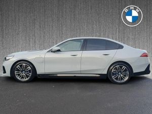 BMW 5-Series 530e M Sport Saloon - Image 4
