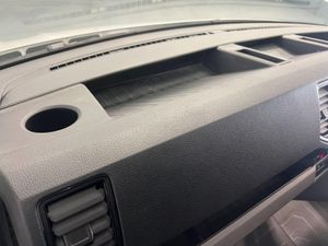 Volkswagen Crafter 2.0 TDI CR35 Panel Van - Image 3