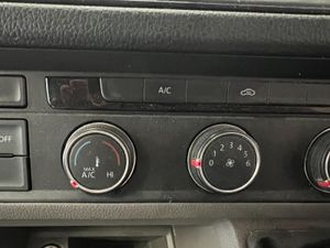Volkswagen Crafter 2.0 TDI High Roof Panel Van - Image 3