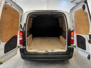 Toyota Proace City 1.5 BlueHDi Short Panel Van - Image 3