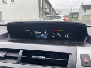 Toyota Prius 7 seater alpha  2017 - Image 4