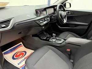 BMW 1-Series 118D PLAY Automatic - Image 4