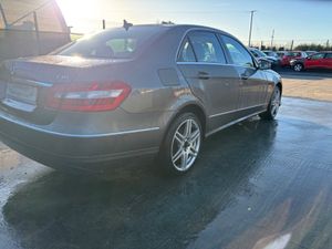 2011 Mercedes E200.   Automatic - Image 4