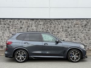 2022 BMW X5 M Sport Pro X-Drive  M Performance 45E - Image 4