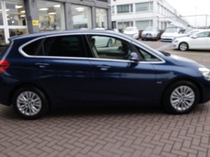 2.0D SE LUXURY EDITION 5DR ESTATE AUTOMATIC WITH O - Image 2