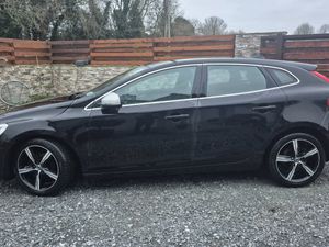 2016 Volvo V40 R-LINE 2.0D - Image 2