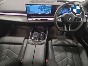 BMW i5 eDrive40 M Sport Pro Touring - Image 4